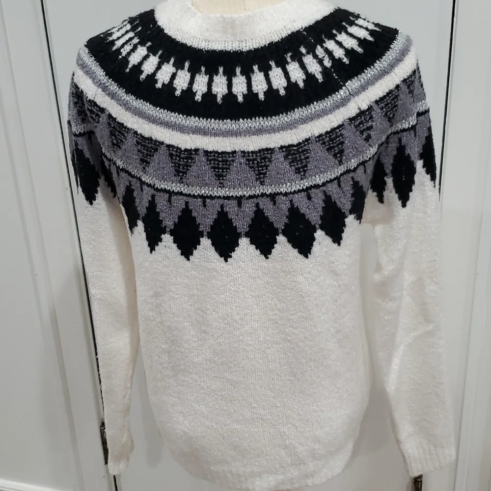 Lord & Taylor Icelandic Black and White Shimmer Skiing Sweater Sz Small new